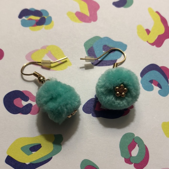 NWOT Gold Tone & Turquoise Pom Earrings! - Picture 5 of 6
